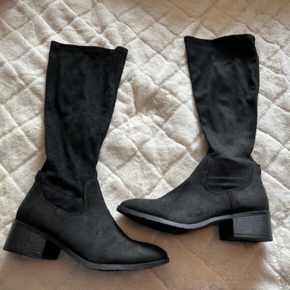 NIB Knee-High Faux Suede Boots - Size 7 1/2 - Picture 1 of 5